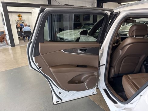 Used 2017 Lincoln MKX Reserve w/ Driver Assistance Package image 36