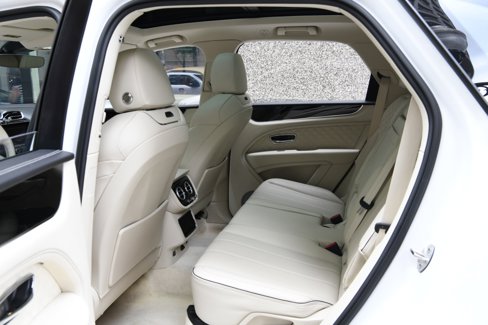 Used 2022 Bentley Bentayga image 11