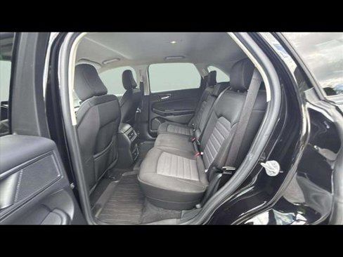 Used 2022 Ford Edge SE w/ Black Appearance Package image 11