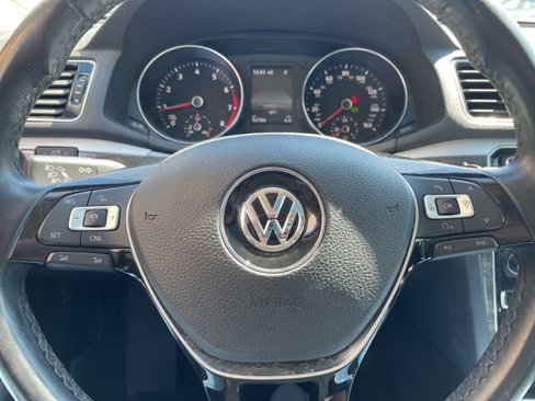 Used 2018 Volkswagen Passat 2.0T SE image 26