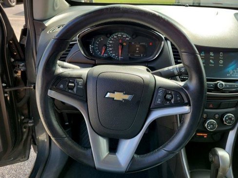 Used 2017 Chevrolet Trax LT w/ Sun & Sound Package image 21