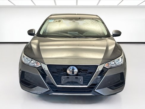 Used 2021 Nissan Sentra SV image 2