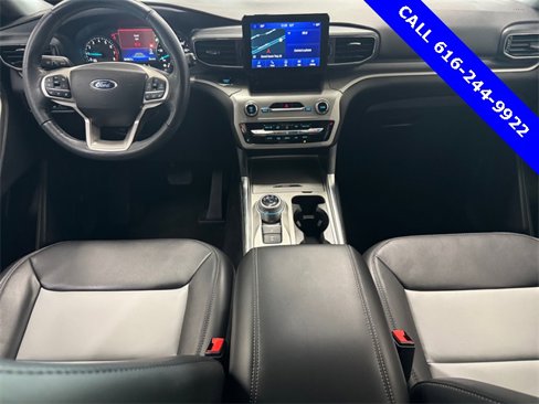 Used 2022 Ford Explorer XLT w/ Equipment Group 202A image 5
