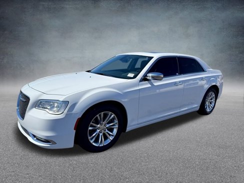 Used 2017 Chrysler 300 C image 7