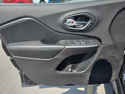 Used 2019 Jeep Cherokee Limited image 15