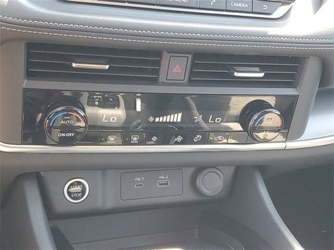 Used 2023 Nissan Rogue SV image 18