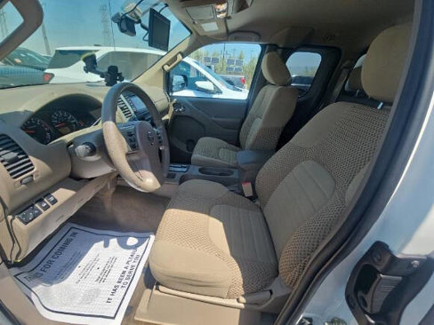 Used 2016 Nissan Frontier SV image 6
