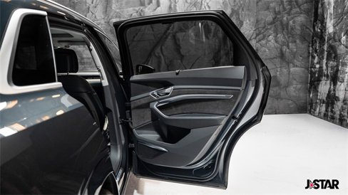 Used 2019 Audi e-tron Prestige w/ Prestige Package image 15