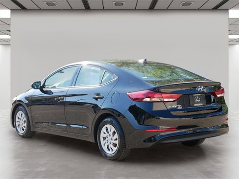 Used 2017 Hyundai Elantra SE image 4