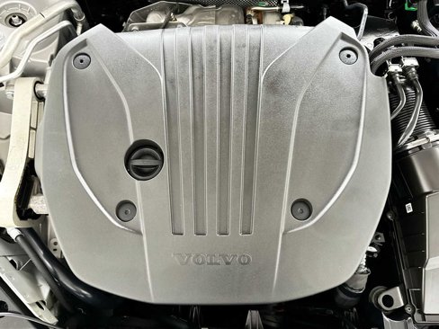 Certified 2025 Volvo S60 B5 Core image 28