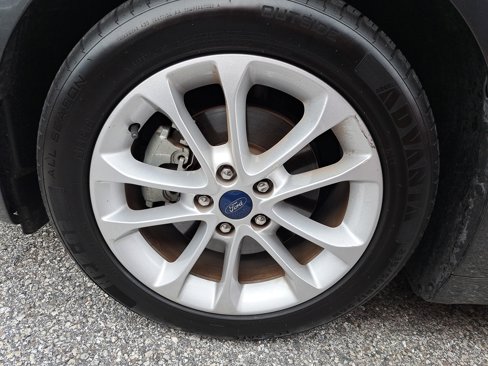 Used 2019 Ford Fusion SE image 2