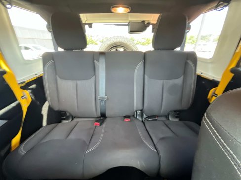Used 2015 Jeep Wrangler Unlimited Sahara w/ Connectivity Group image 27