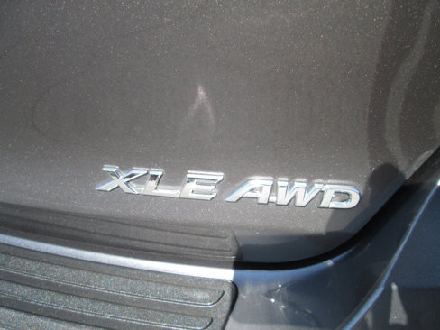 Used 2015 Toyota Venza XLE image 16