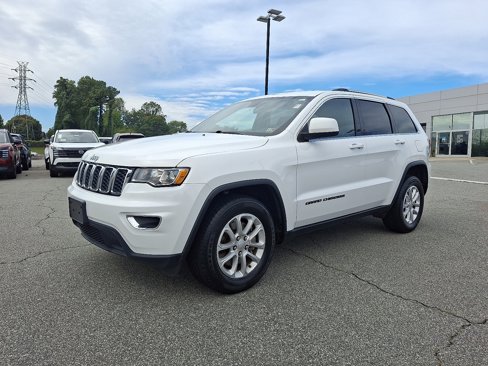 Used 2021 Jeep Grand Cherokee Laredo image 3