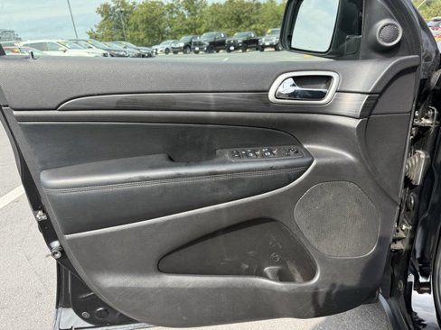 Used 2021 Jeep Grand Cherokee Laredo image 12