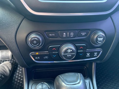 Used 2022 Jeep Cherokee Trailhawk w/ Sun, Sound & Nav Group image 23