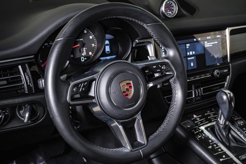 Certified 2021 Porsche Macan image 18
