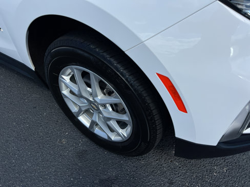 Used 2023 Chevrolet Equinox LT w/ Driver Convenience Package image 16