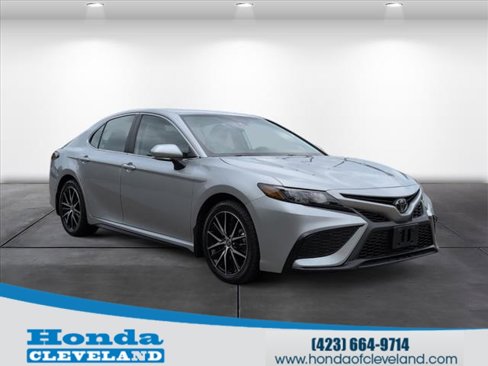 Used 2022 Toyota Camry SE image 1