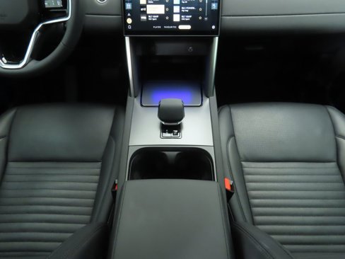 Used 2024 Land Rover Discovery Sport S image 16