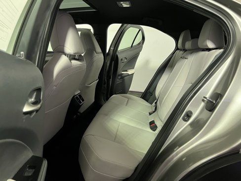 Used 2021 Lexus UX 200 image 25