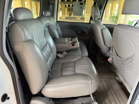 Used 1999 Chevrolet Suburban 2WD w/ Preferred Equipment Group 3 image 25