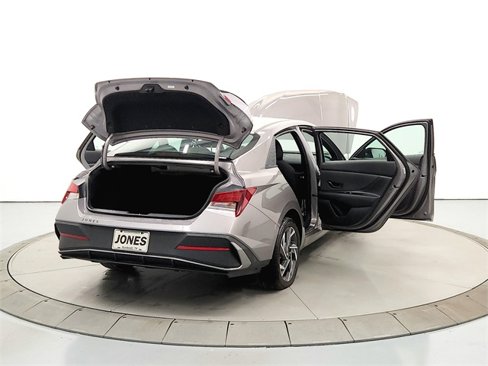 Used 2025 Hyundai Elantra Sport w/ Cargo Package image 15