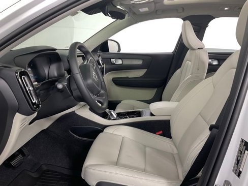 New 2025 Volvo XC40 B5 Plus w/ Protection Package Premier image 27