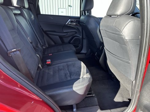Used 2023 Mitsubishi Outlander SE image 10