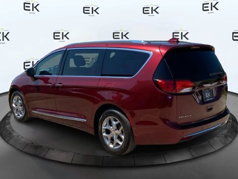 Used 2018 Chrysler Pacifica Limited image 5