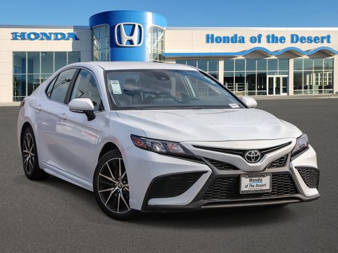 Used 2023 Toyota Camry SE image 1