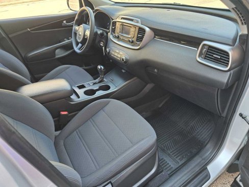 Used 2016 Kia Sorento LX image 6