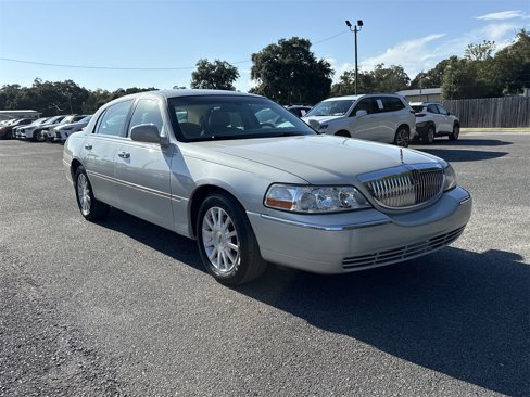 Used 2006 Lincoln Town Car Signature image 8