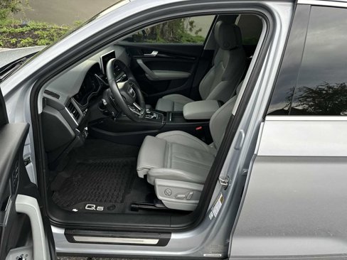 Used 2018 Audi Q5 Prestige w/ Prestige Package image 2