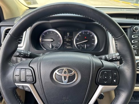 Used 2014 Toyota Highlander Limited image 29