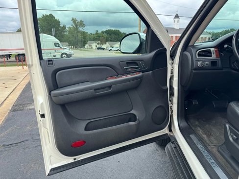 Used 2009 Chevrolet Avalanche LTZ image 9