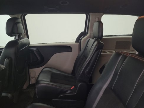 Used 2017 Dodge Grand Caravan SXT image 18