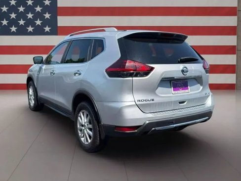 Used 2018 Nissan Rogue SV w/ Premium Package image 7