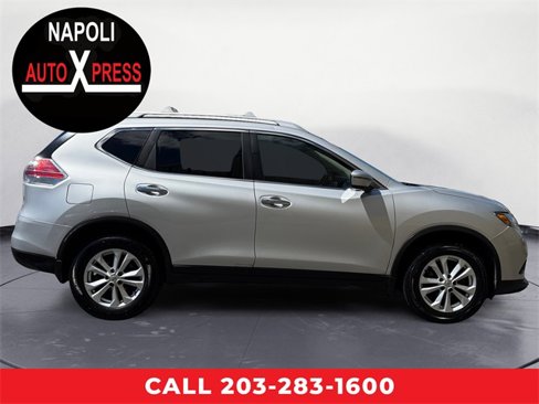 Used 2016 Nissan Rogue SV image 2