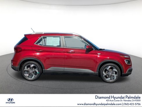 Used 2024 Hyundai Venue Limited image 8