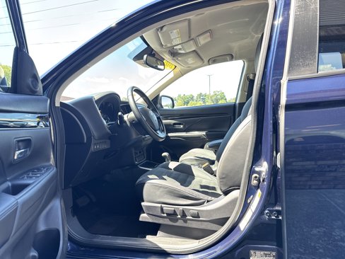 Used 2020 Mitsubishi Outlander SE image 9