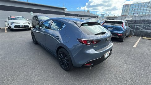 Used 2020 MAZDA MAZDA3 Hatchback w/ Premium Package image 3
