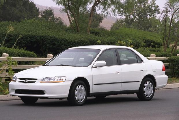 1997 2001 Toyota Camry Vs 1998 2002 Honda Accord Which Is