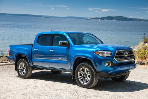 2017 Honda Ridgeline vs. 2017 Toyota Tacoma: Which Is Better?  Autotrader