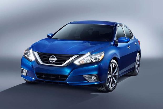 2015 Vs 2016 Nissan Altima What S The Difference Autotrader