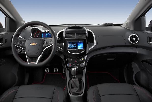 2015 Nissan Versa Vs 2015 Chevrolet Sonic Which Is Better