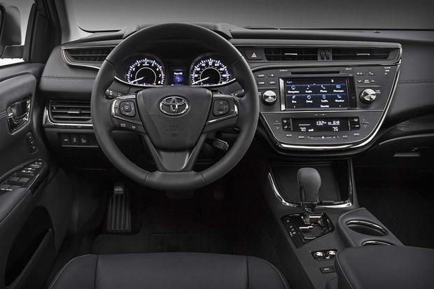 2016 Toyota Camry Vs 2016 Toyota Avalon What S The