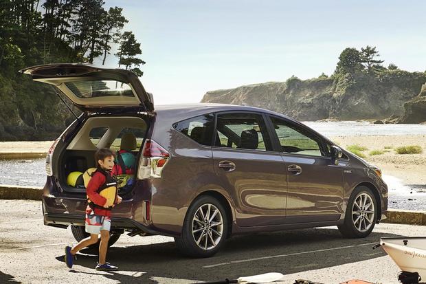 2015 Toyota Prius V Vs 2015 Ford C Max Which Is Better