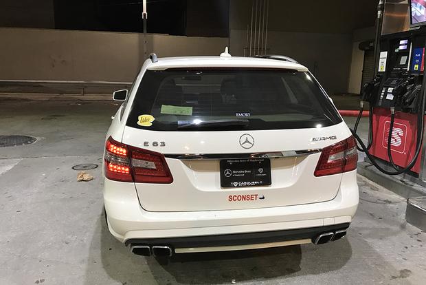 Mercedes Has Parking Lights That Only Light Up One Side Of