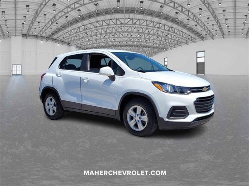 Certified 2022 Chevrolet Trax LS w/ Tint and Cruise Package image 1